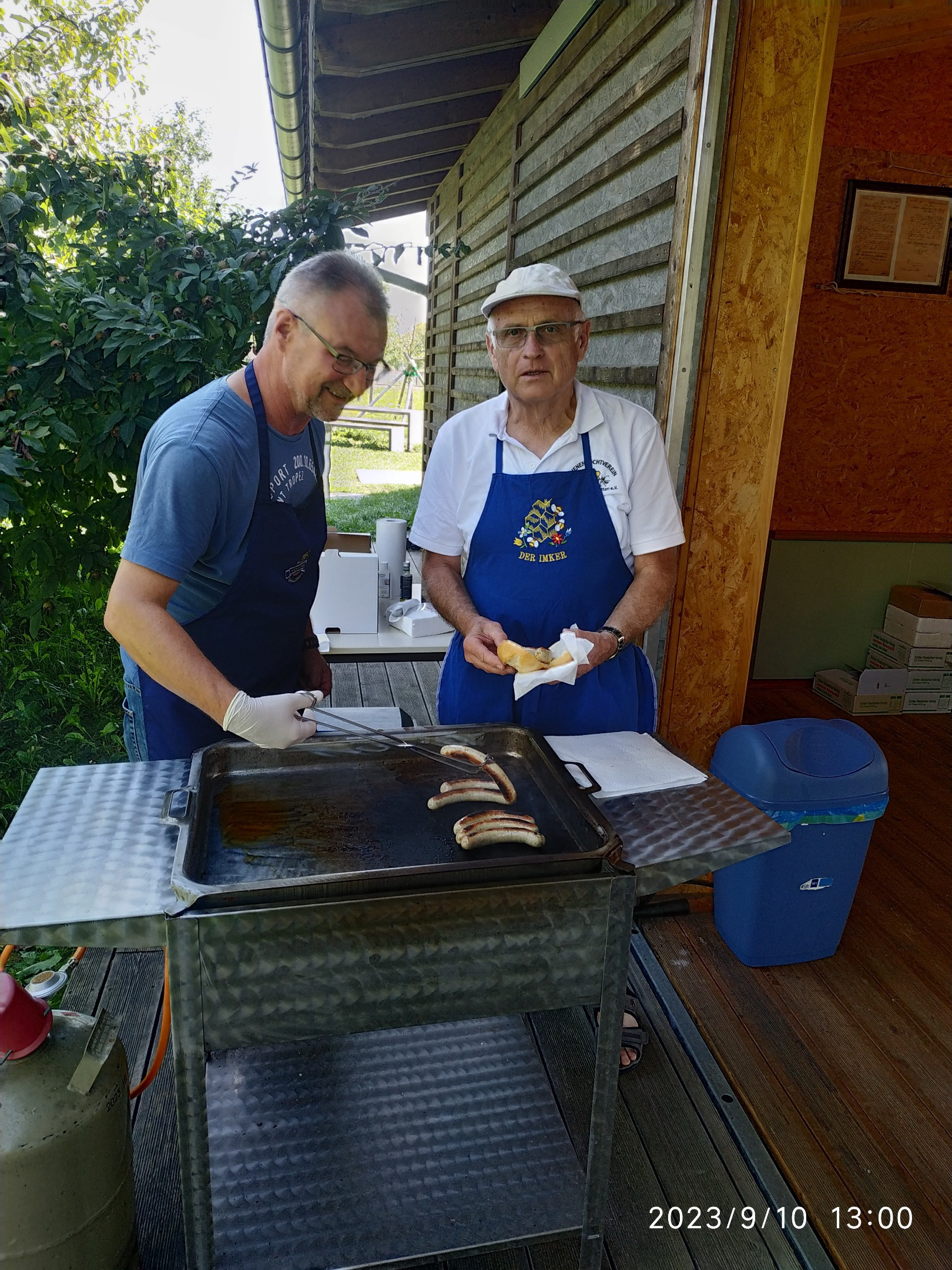 " El Presidente  - Bon appetit  !" - Bienenzuschtverein Deggendorf - Meten e.V. - Vorsizender Herr Richard Geck und  Herr Andreas Hans